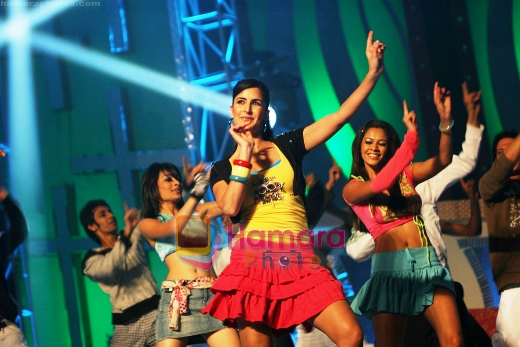 Katrina Kaif at Vivel Soap presents Star Cintaa Superstars ka Jalwa in Mumbai on 14th April 2010