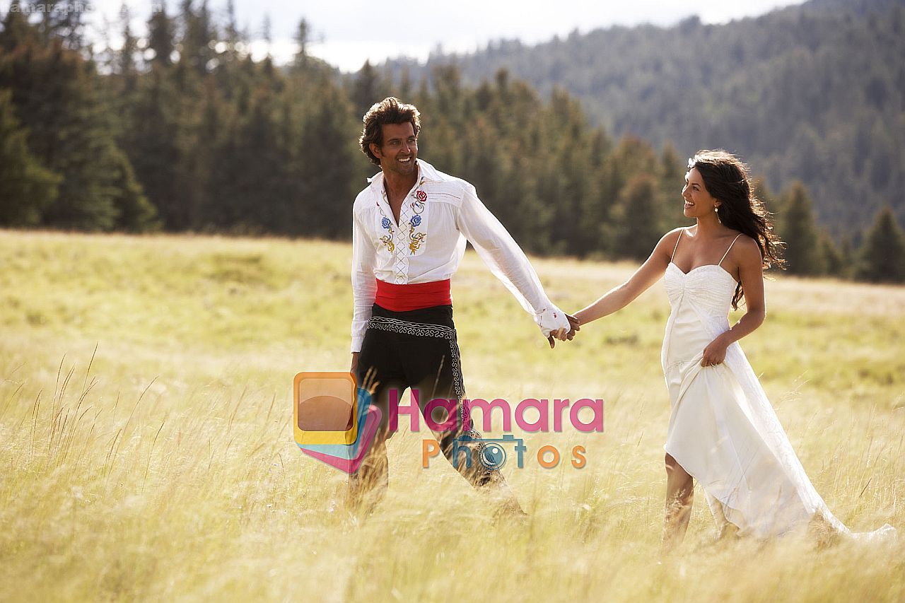 Hrithik Roshan, Barbara Mori in the still from movie Kites 