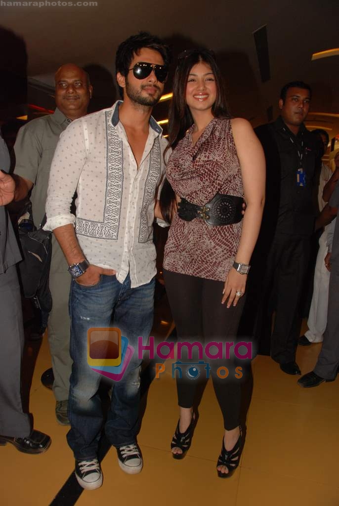 Ayesha Takia, Shahid Kapoor at the promotion of Paathshala in Cinemax on 16th April 2010 
