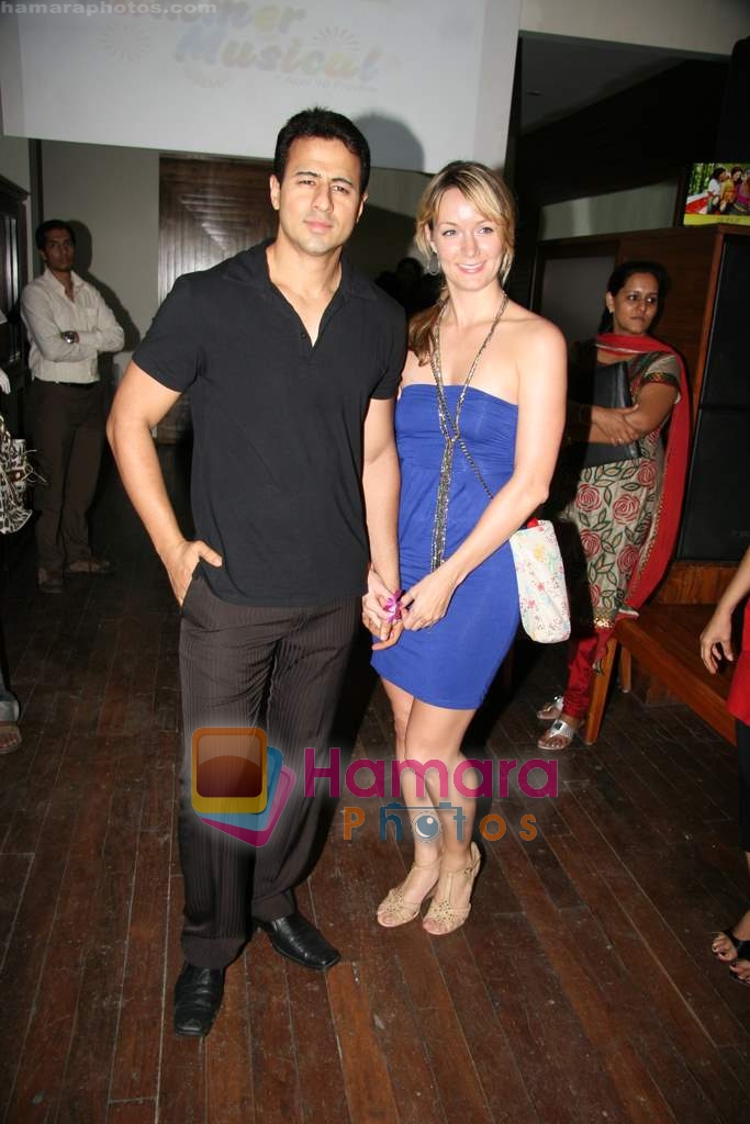Aryan Vaid at Globus Spring Summer 2010 collection launch in Escobar on 20th April 2010 