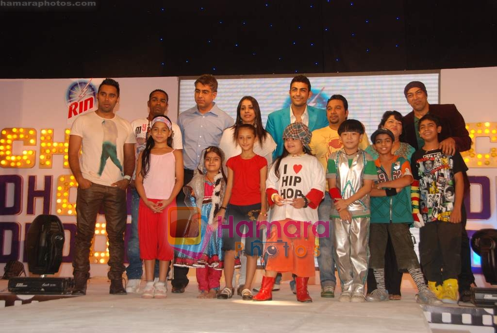 Saloni, Pravesh Rana, Vindu Dara Singh, Saroj Khan, Ahmed Khan at the launch of Colors Chak Doom Doom show in Taj Land's End on 21st April 2010 