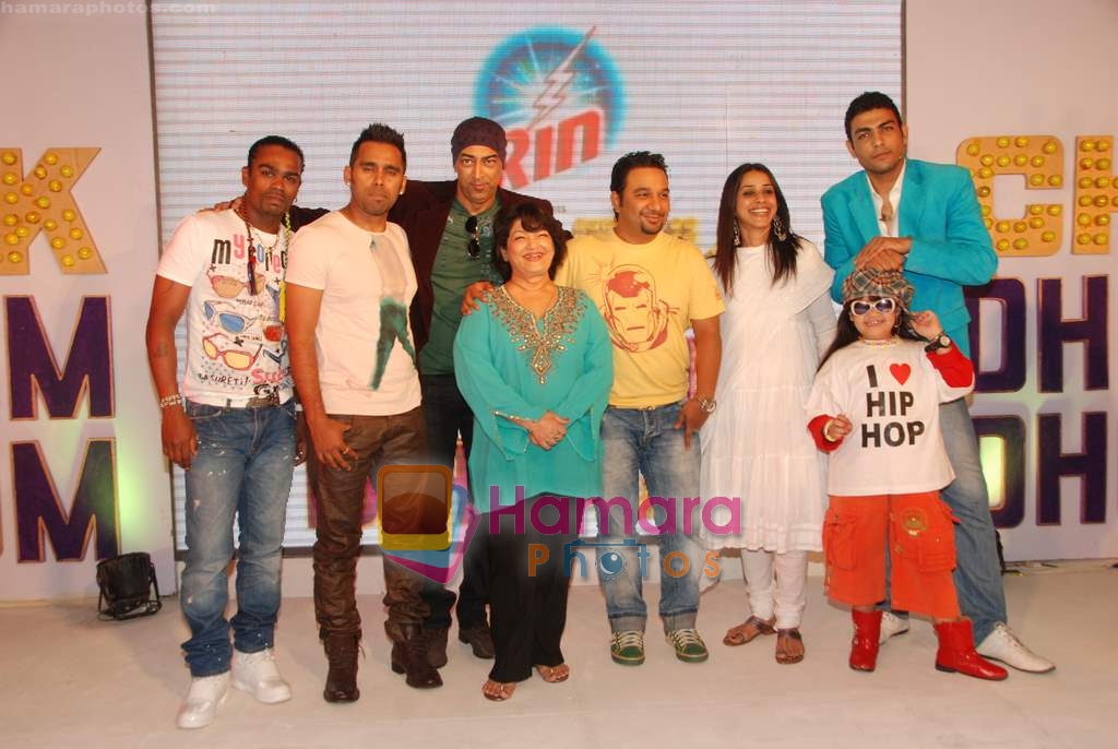 Saloni, Pravesh Rana, Vindu Dara Singh, Saroj Khan, Ahmed Khan at the launch of Colors Chak Doom Doom show in Taj Land's End on 21st April 2010 