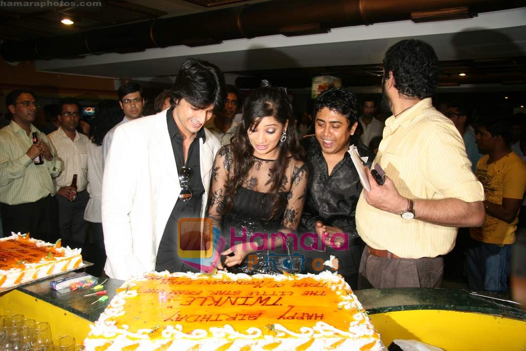 Gashmeer Mahajani, Twinkle Patel at MuskuraKe Dekh Zara film premiere in Fun on 22nd April 2010 