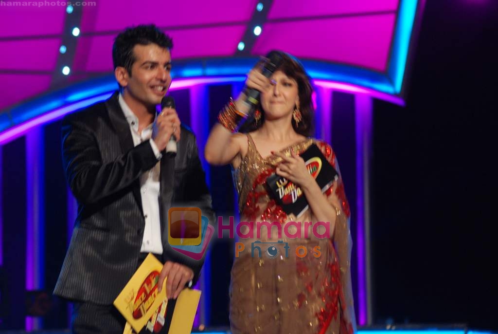 Jay Bhanushali, Saumya Tandon at the grand finale of Dance India Dance in Andheri Sports Complex on 23rd April 2010 