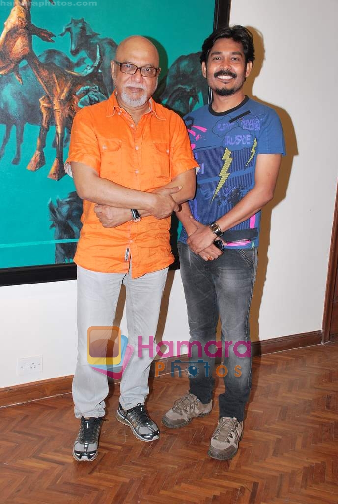 Pritish Nandy at Mritunjay Mondal's exhibition in India Fine Art on 23rd April 2010 