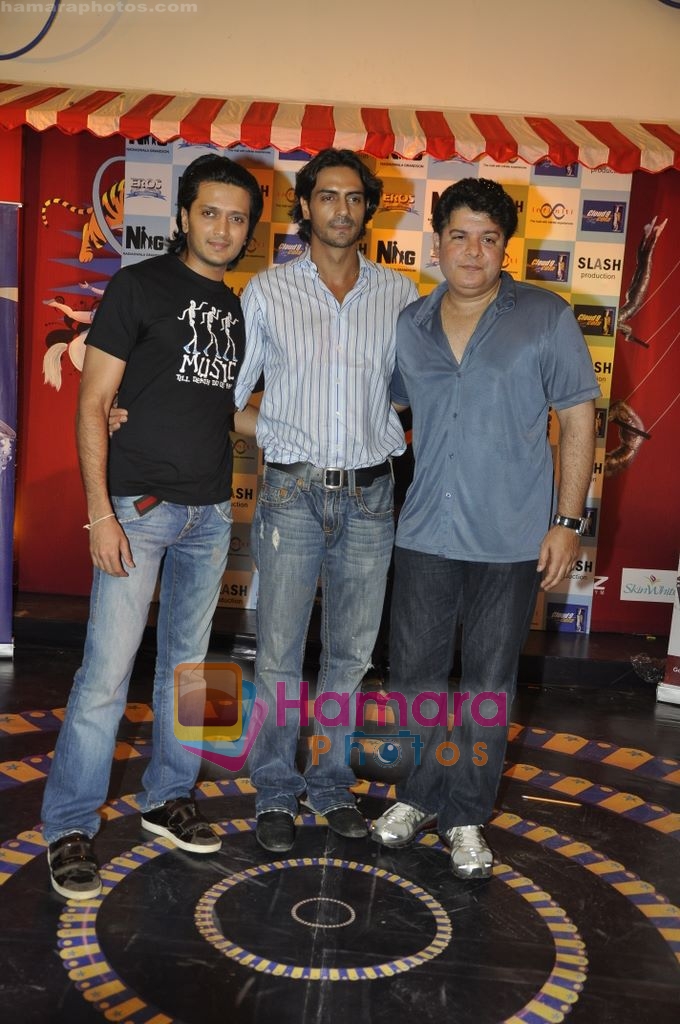 Arjun Rampal, Sajid Khan, Ritesh Deshmukh at Infiniti Mall in Andheri on 24th April 2010 ~0