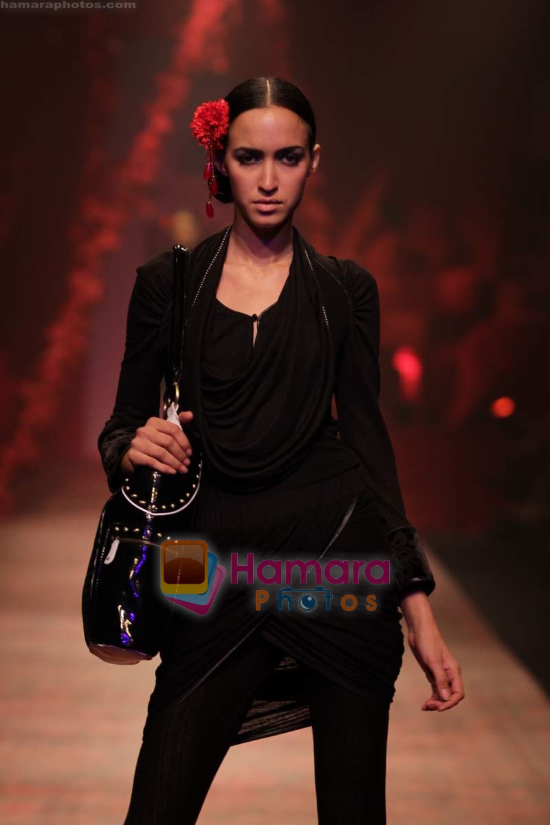 Model walk the ramp for J J Valaya at Wills India Fashion Week day 5 on 29th March 2010 