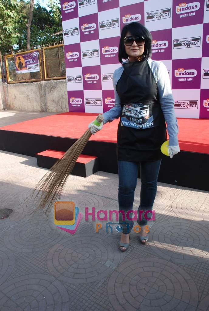 Urvashi Dholakia at the Launch of campaign on Importance of Effective Usage of Water in Mumbai on 28th April 2010 