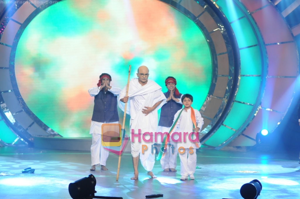 sushant in Gandhi Avatar at Zara Nachke Dikha Premieres on May 1 2010