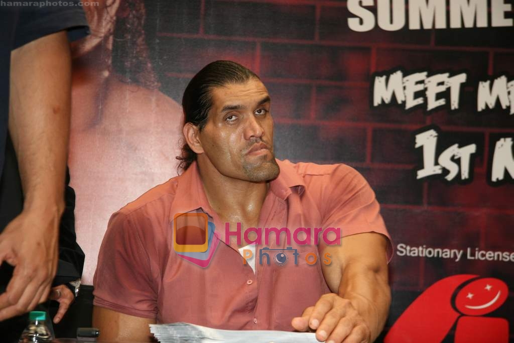 Khali meets fans in Inorbit Mall on 1st May 2010