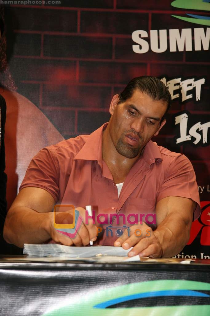 Khali meets fans in Inorbit Mall on 1st May 2010 