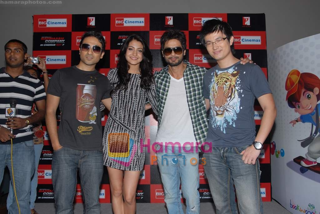 Meiyang Chang, Anushka Sharma, Shahid Kapoor, Vir Das at R City Mall in Ghatkopar on 6th May 2010 
