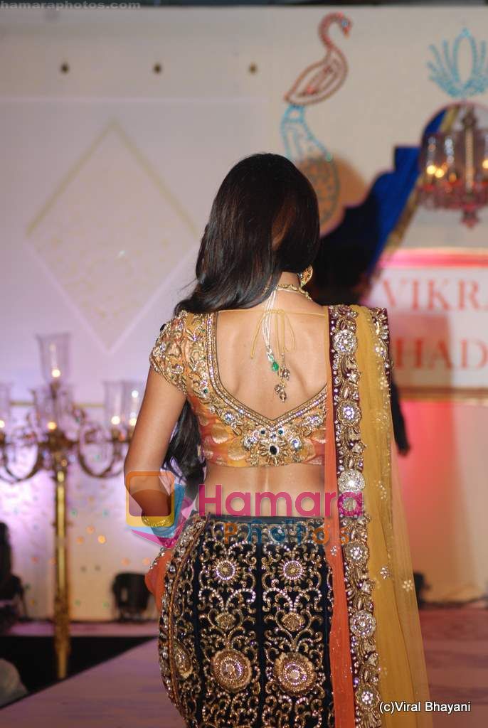 Malaika Arora Khan at Vikram Phadnis show in J W Marriott on 9th May 2010 