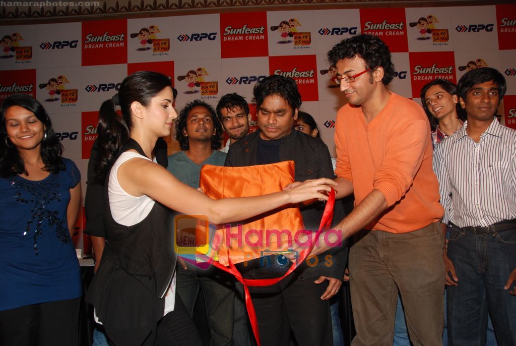 Katrina Kaif, A R Rahman at the launch of Rhymeskool vol 1 album in Intercontinental Hotel, Mumbai on 12th May 2010 