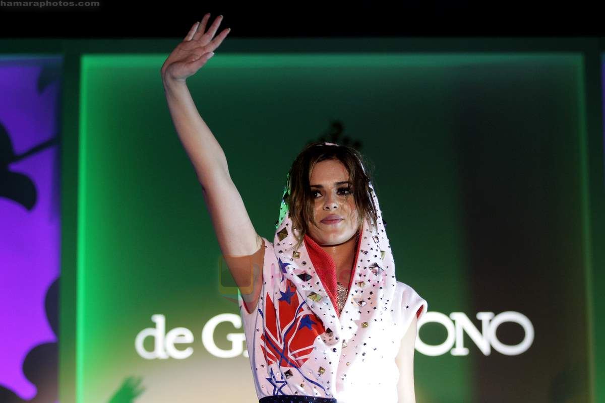 Cheryl Cole performs at the de Grisogono Party at the Hotel Du Cap on May 18, 2010 in Cap D_Antibes, France 