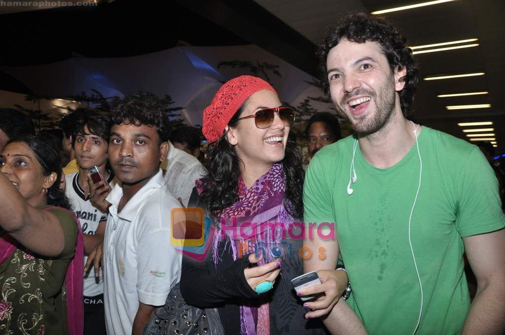 Barbara Mori arrives in Mumbai Airport on 19th May 2010 