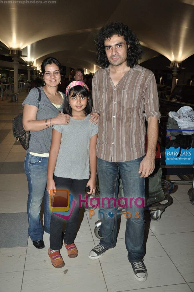 Imtiaz Ali arrives in Mumbai Airport on 19th May 2010 