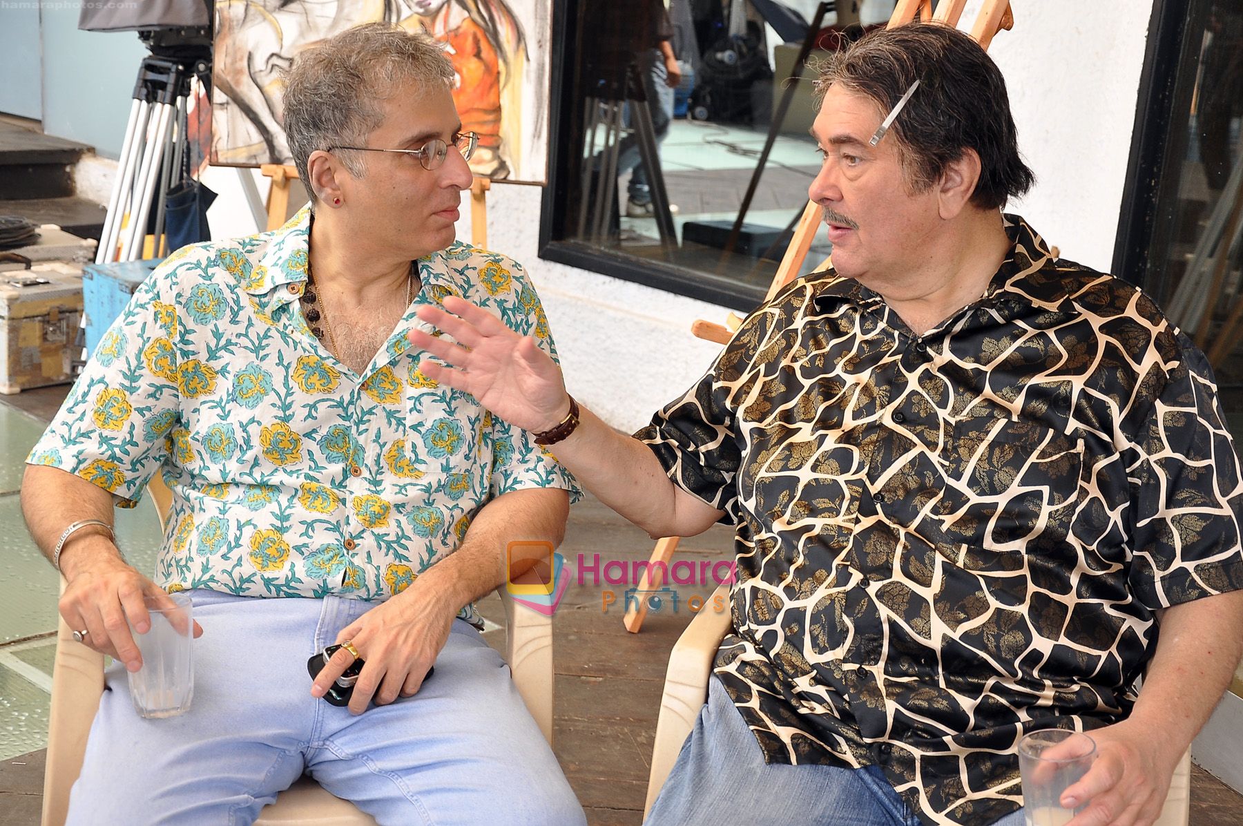 Aditya Raj Kapoor & Randhir Kapoor On Location shoot of Smita Thackeray's film Society at vie lounge, Juhu on 19th May 2010