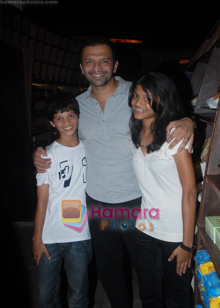 Atul Kasbekar with kids at the opening of Indigo in Palladium on 22nd May 2010