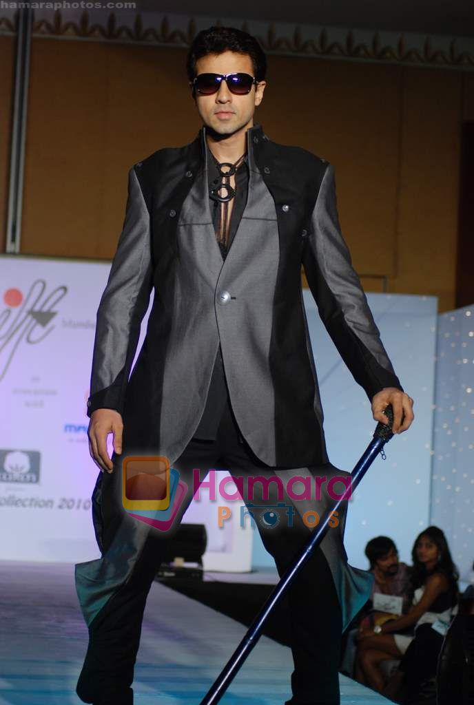 Aryan Vaid at NIFT Annual fashion show in Lalit Hotel on 24th May 2010 
