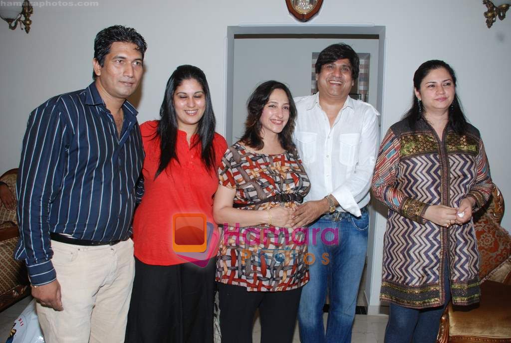 Kunika at Satish and Tanaaz Reddy's party in Andheri on 29th May 2010 