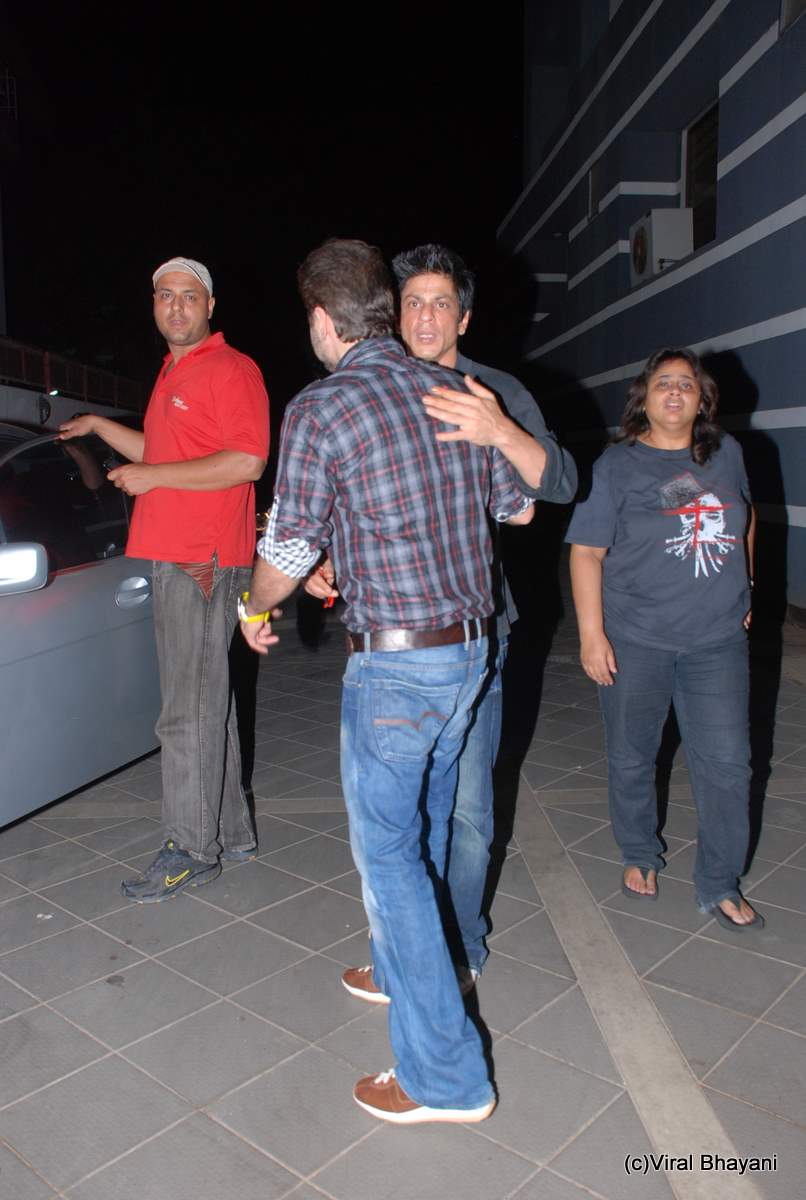 Shahrukh Khan at Karan Johar's birthday bash in Juhu on 29th May 2010 