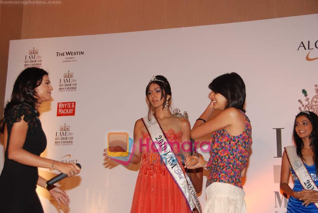 Sushmita Sen with I am She contestants in Westin Hotel on 30th May 2010 