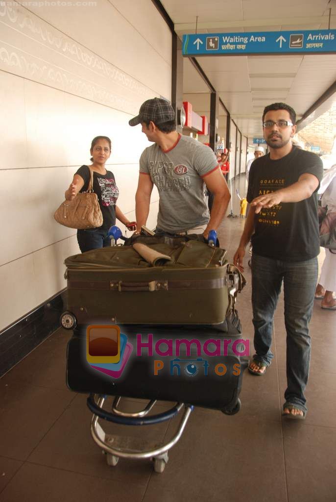 Sharman Joshi leave for IIFA Colombo in Mumbai Airport on 1st June 2010  