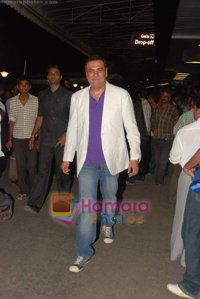 Boman Irani leave for IIFA Colombo in Mumbai Airport on 1st June 2010 