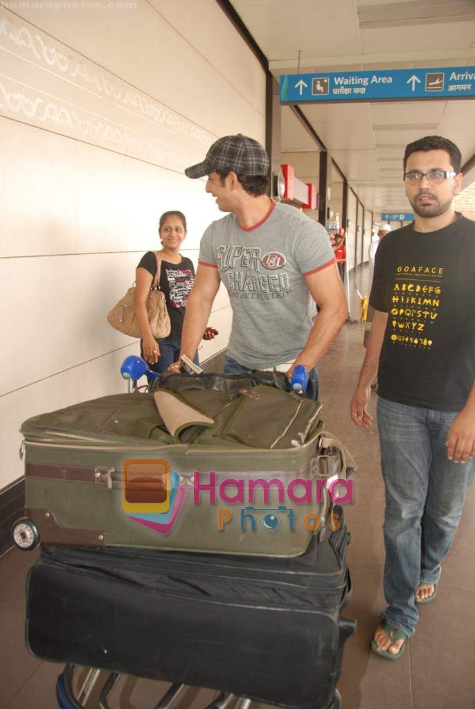 Sharman Joshi leave for IIFA Colombo in Mumbai Airport on 1st June 2010  