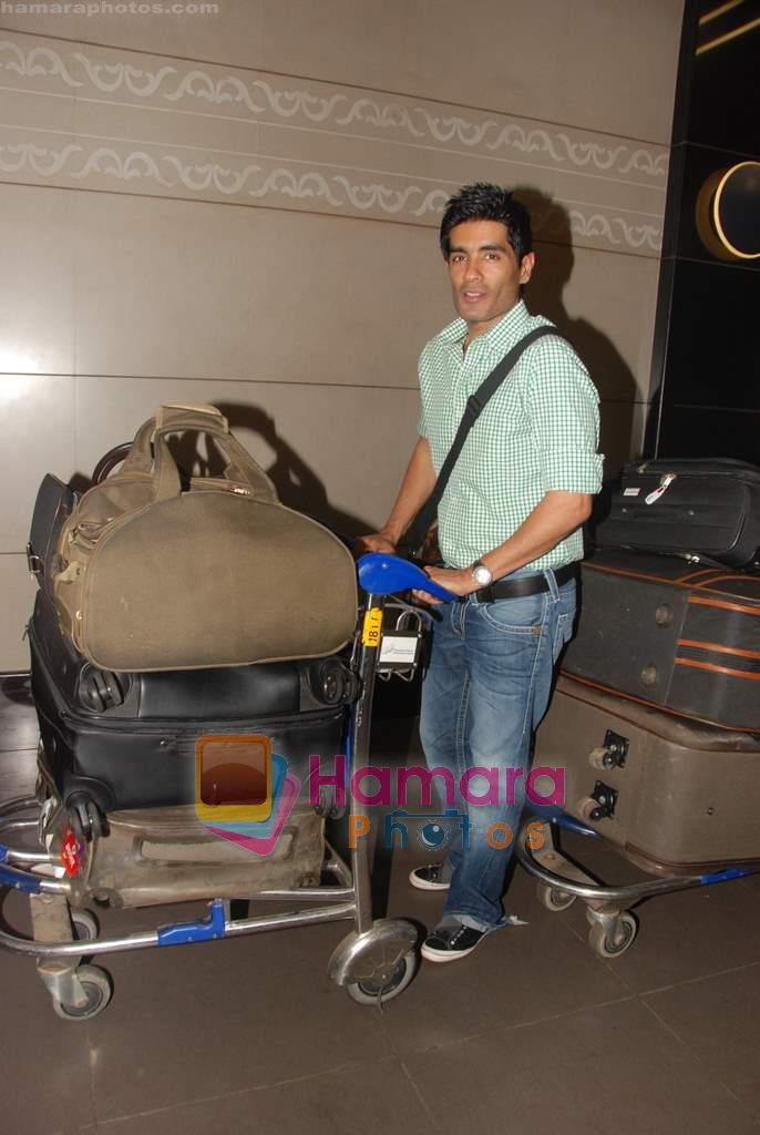 Manish Malhotra leave for IIFA Colombo in Mumbai Airport on 1st June 2010  