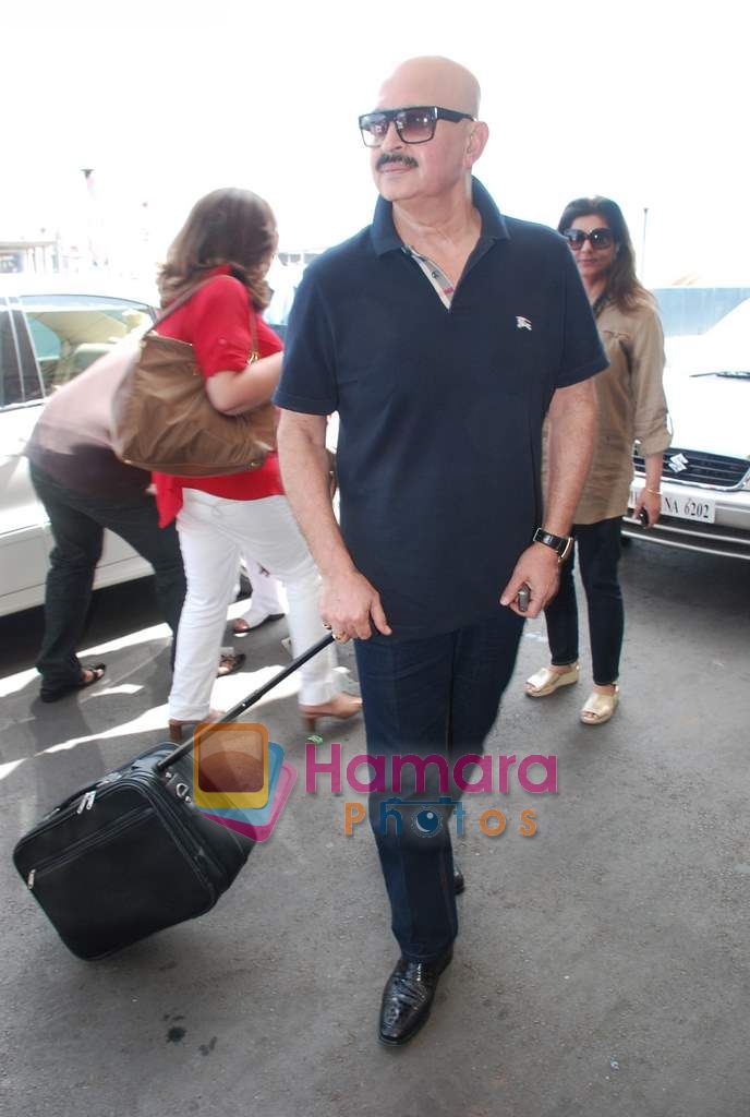 Rakesh Roshan leave for IIFA Colombo in Mumbai Airport on 2nd June 2010  