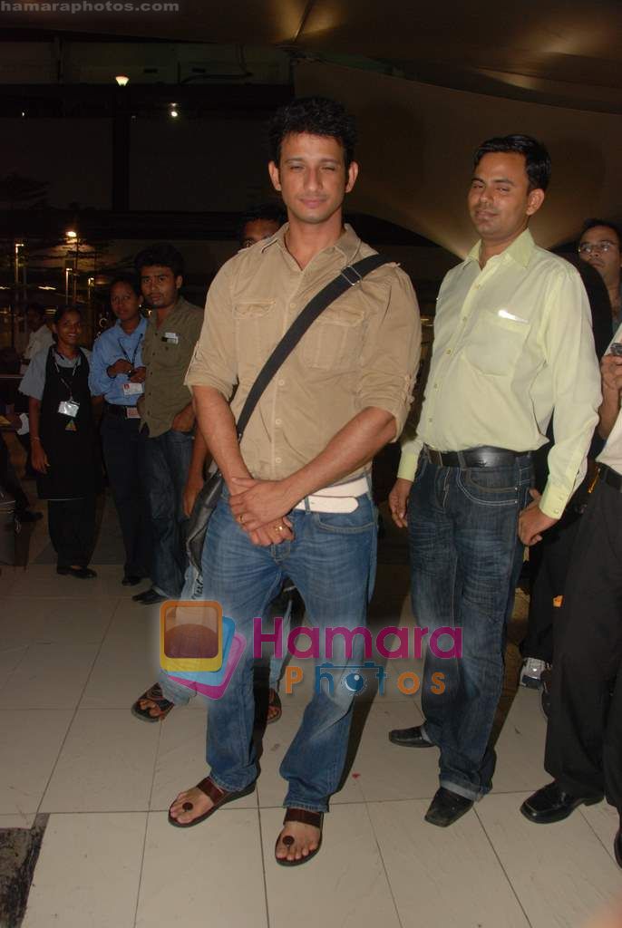 Sharman Joshi arrive back from IIFA in Mumbai Airport on 6th June 2010 