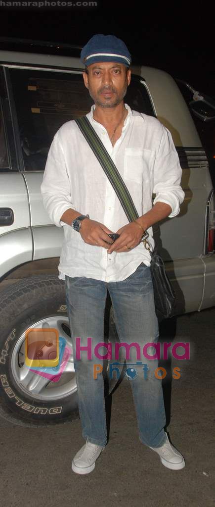 Irrfan Khan arrive back from IIFA in Mumbai Airport on 6th June 2010 