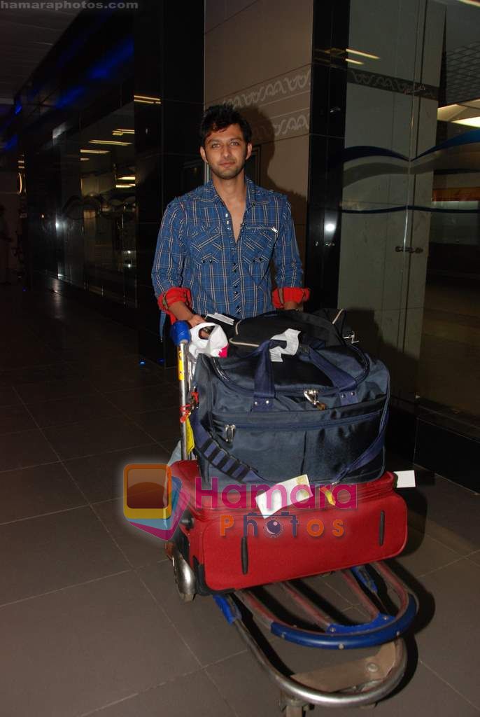 Vatsal Seth arrive back from IIFA in Mumbai Airport on 6th June 2010 