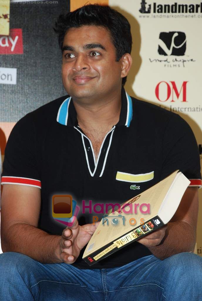 Madhavan at the 3 Idiots script book launch in Phoenix Mill on 7th June 2010  