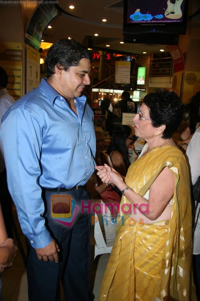 Cyrus Broacha at the launch of Manita Devidayal's book After Taste in Crosword, Kemps Corner on 21st July 2010 