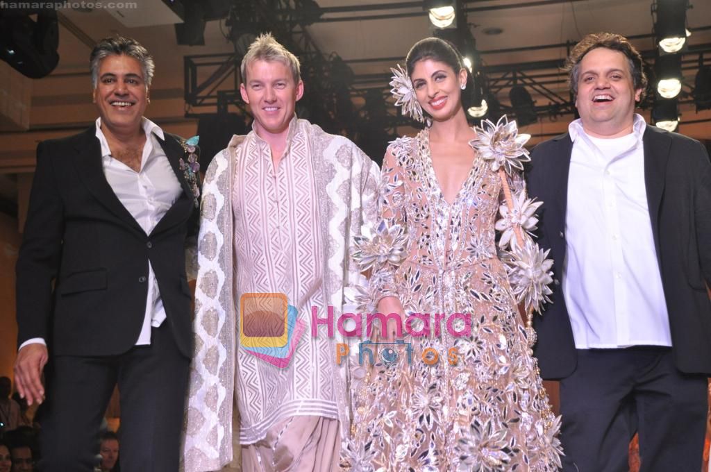 Abu Jani and Sandeep Khosla with Shweta Nanda and Brett Lee at Abu Jani and Sandeep Khosla present _ALMOST 24_ at the Grand Finale at Delhi Couture Week on 25th July 2010 