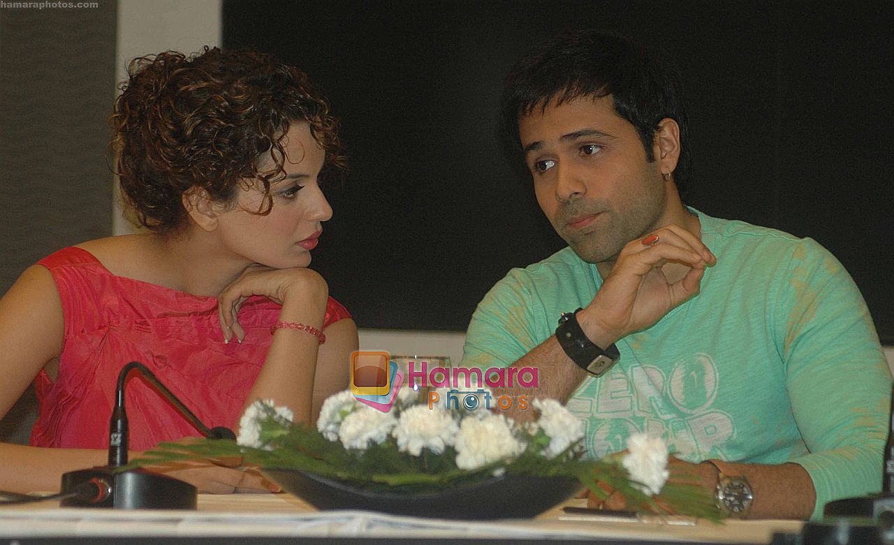 KANGANA RANAUT AND EMRAAN HASHMI AT THE PRESS CONFERENCE OF ONCE UPON A TIME IN MUMBAAI IN DELHI ON JUL 24, 2010 (002)
