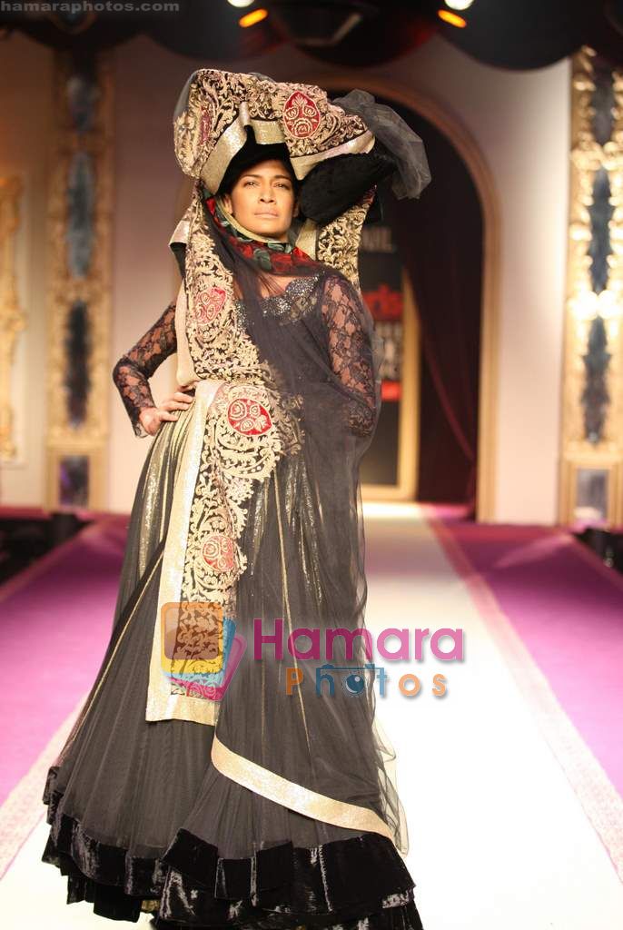 Model walk the ramp for Varun Bahl Show at Pearls Delhi couture week on 25th July 2010 