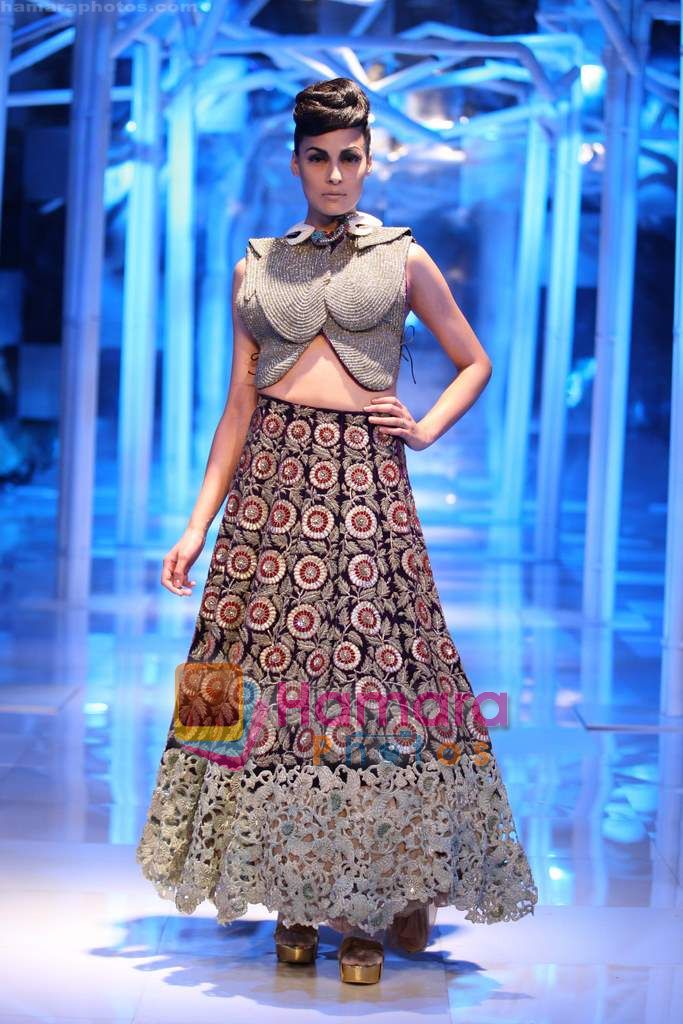 Model walk the ramp for Anamika Khanna Show at Pearls Delhi couture week on 25th July 2010 