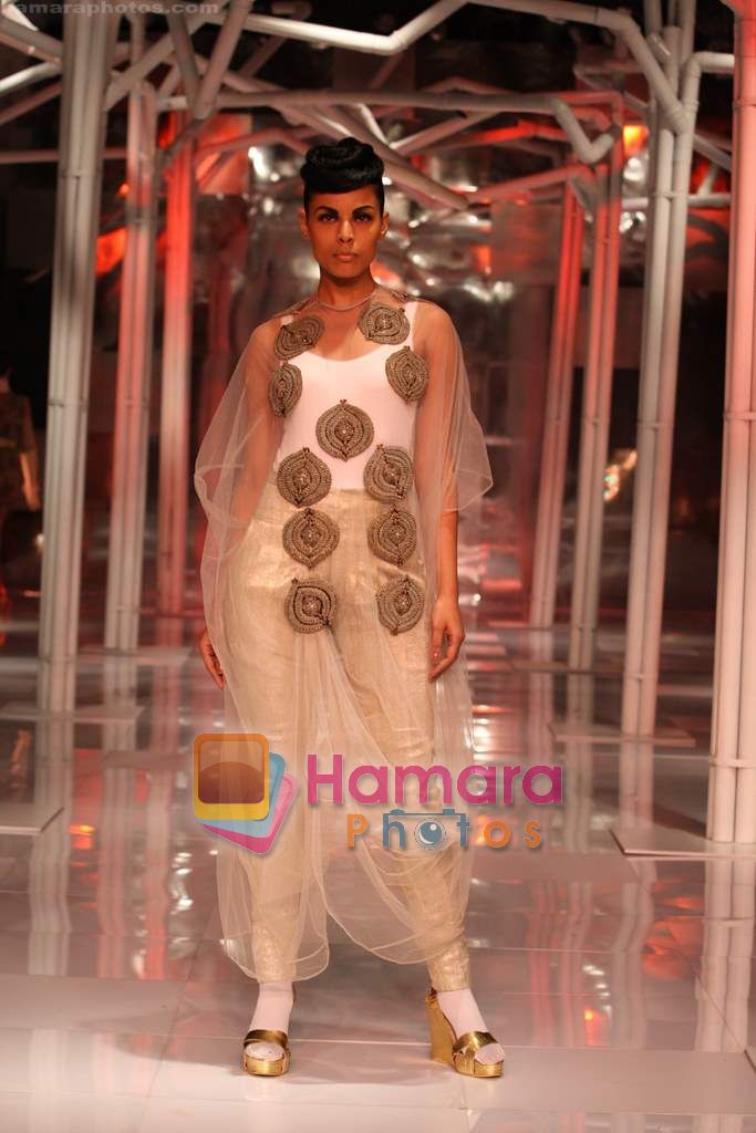 Model walk the ramp for Anamika Khanna Show at Pearls Delhi couture week on 25th July 2010 