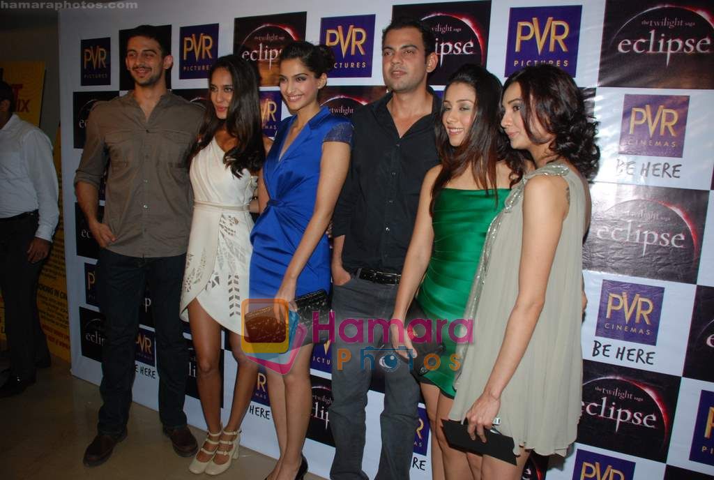 Cyrus Sahukar, Ira Dubey, Sonam Kapoor, Amrita Puri, Lisa Haydon at Twilight Eclipse premiere in PVR, Juhu on 29th July 2010 