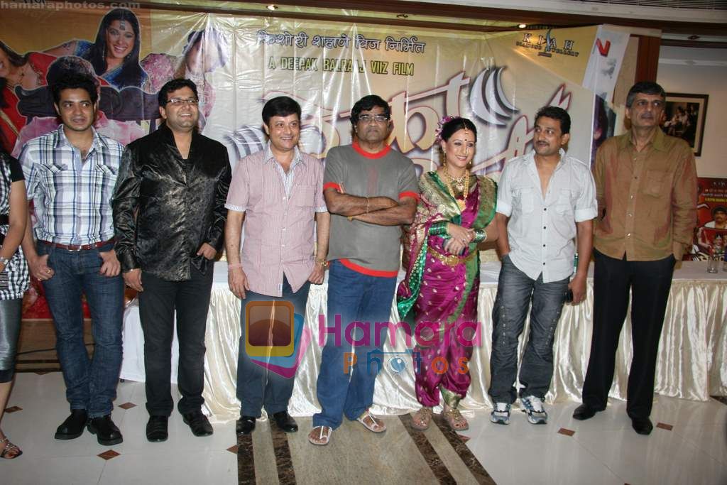 Sachin Pilgaonkar, Kishori Shahane, Ashok Saraf at Marathi film Aika Dajiba Music Launch in Kohinoor Hotel on 29th July 2010 
