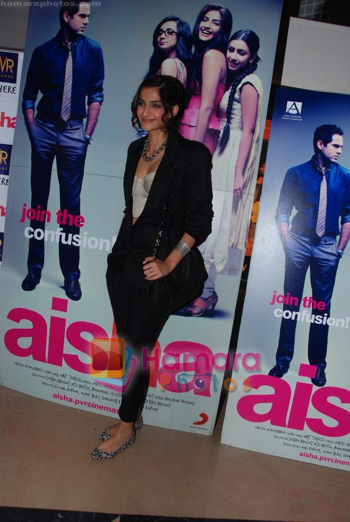 Sonam Kapoor at Aisha film premiere in PVR, Juhu on 5th Aug 2010 