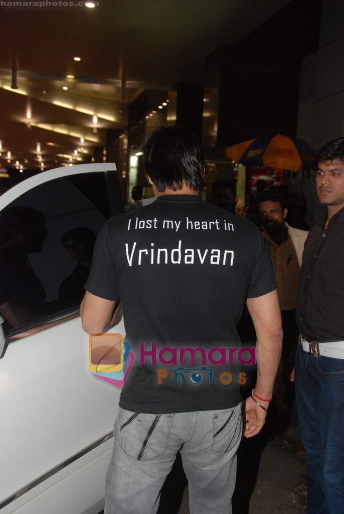 Vivek Oberoi snapped at Airport on 5th Aug 2010 