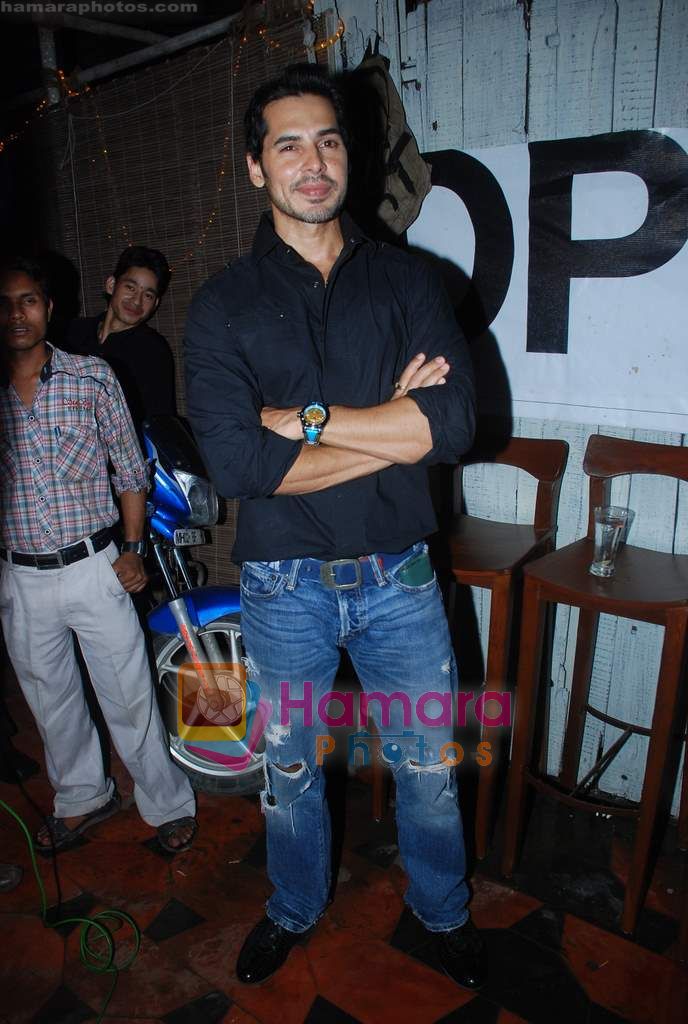 Dino Morea at Barcode 53 launch by Hiten and Gauri Tejwani in Andheri on 6th Aug 2010 