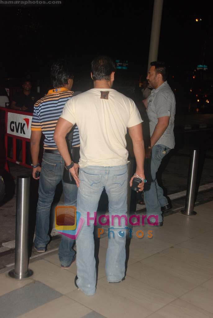 Salman Khan snapped after music launch in Delhi in Airport on 7th Aug 2010 
