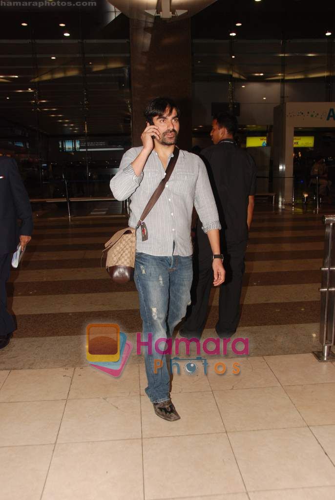 Arbaaz Khan snapped after music launch in Delhi in Airport on 7th Aug 2010 
