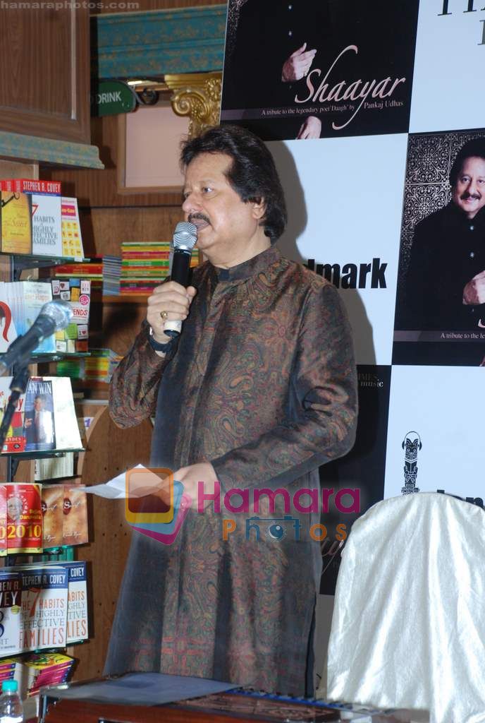Pankaj Udhas at Pankaj Udhas's Shaayar album launch in Landmark on 10th Aug 2010 